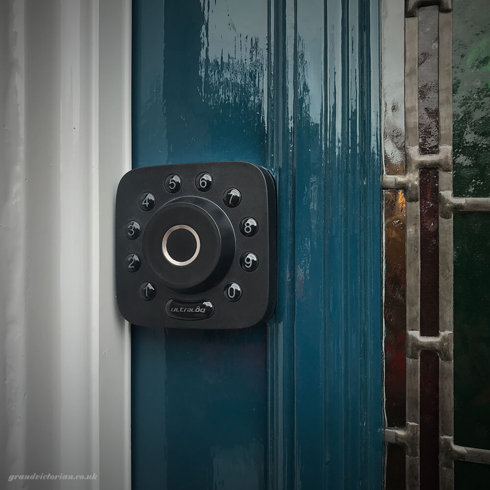 Utec Ultraloq U-Bolt Pro on Victorian front door