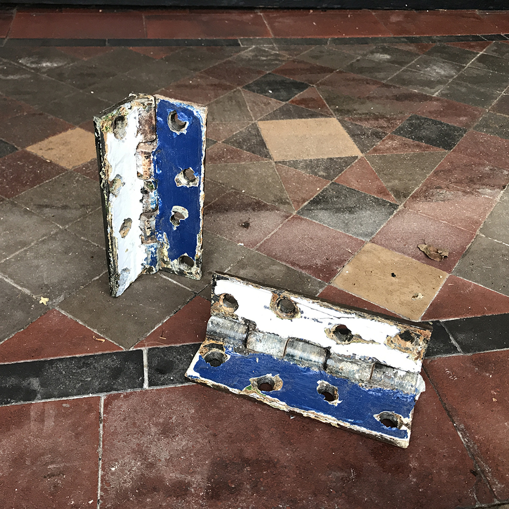 Removing paint from hinges