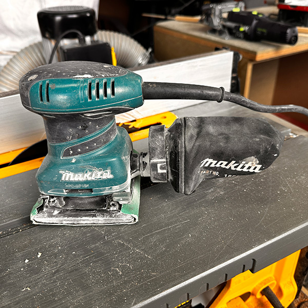 Makita BO4555 sander